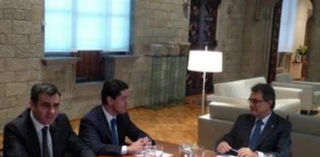 Enrique Bañuelos (Veremonte) y el presidente catalán Artur Mas. Catalunya sustituirá Eurovegas por Barcelona World, un macroproyecto turístico junto al parque temático de ocio Port Aventura, en la provincia de Tarragona.