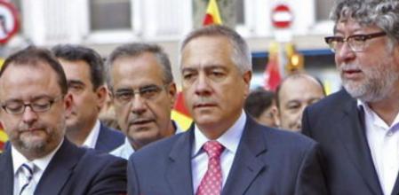 El secretario general de los socialistas catalanes, Pere Navarro, durante la ofrenda floral en el monumento a Rafael de Casanova