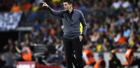 Tito Vilanova dirige a sus jugadores durante el encuentro que han disputado esta noche ante el Granada