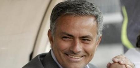 El entrenador portugués del Real Madrid José Mourinho, durante el partido ante el Rayo Vallecano