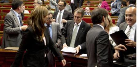 Imagen de la presidenta del PPC, Alícia Sánchez-Camacho y el president de la Generalitat, Artur Mas, en el Parlament