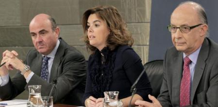 Santamaría, Montoro y Guindos, durante la rueda de prensa posterior al Consejo de Ministros