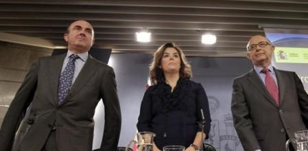 Santamaría, Montoro y Guindos, en la rueda de prensa posterior al Consejo de Ministros