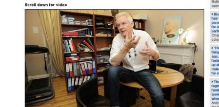 Julian Assange, en el interior de la embajada de Ecuador en Londres, en octubre de 2012