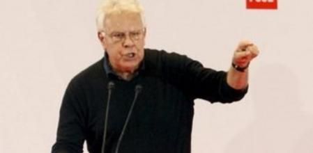 El expresidente del Gobierno Felipe González, durante su intervención en el mitin electoral que ha tenido lugar en la localidad vizcaina de Barakaldo.