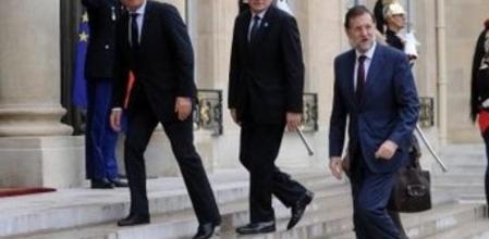 El presidente del Gobierno, Mariano Rajoy, llega hoy al Palacio del Elíseo en París para entrevistarse con François Hollande