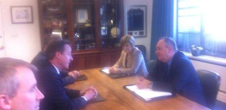 David Cameron y Alex Salmond, reunidos en Estrasburgo para abordar el referéndum de independencia de Escocia