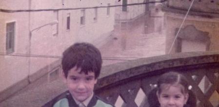 El recuerdo de los afectados. Rosana y José Antonio, de niños, el día siguiente de la pantanada de 1982