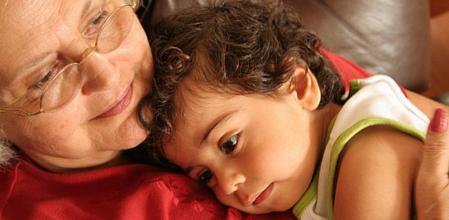 Una abuela con su nieto, en una imagen subida a Flickr