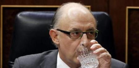 El ministro de Hacienda, Cristóbal Montoro, durante el debate de los Presupuestos Generales del Estado para 2013 que se celebra hoy en el Congreso de los Diputados.