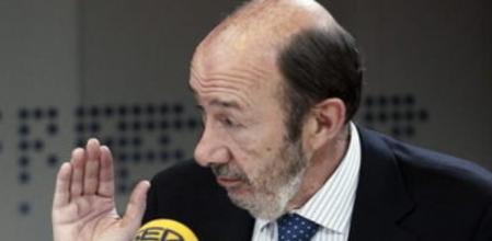 El líder del PSOE, Alfredo Pérez Rubalcaba, durante la entrevista que ha ofrecido esta mañana en el programa 