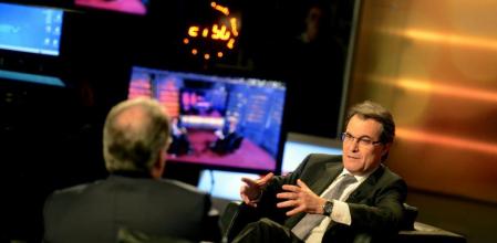 Artur Mas, presidente de la Generalitat, en el plató de '8 al dia', entrevistado por Josep Cuní