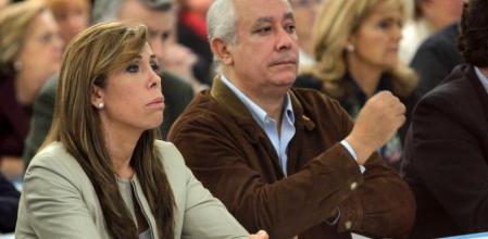 La presidenta del PPC, Alicia Sánchez-Camacho, y el vicesecretario de Política Autonómica y Local del PP, Javier Arenas.