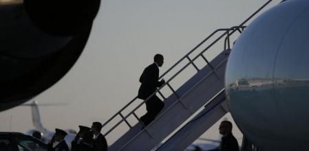El presidente Barack Obama sube al Air Force One en el Aeropuerto de Orlando