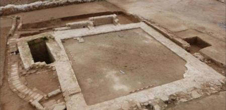 Vista de los restos de una masía del s. XVI hallados en un patio del Mercat de Sant Antoni, en Barcelona