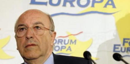 Joaquín Almunia, vicepresidente de la Comisión Europea y Comisario Europeo de Competencia, durante su intervención en un desayuno informativo del Fórum Europa