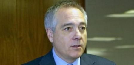 El candidato del PSC a la Generalitat, Pere Navarro, durante su intervención en un desayuno organizado por la patronal de la pequeña y mediana empresa, PIMEC