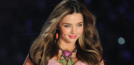 Miranda Kerr durante el desfile de Victoria's Secret 2012