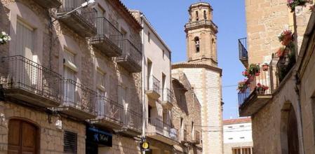 Vista de la iglesia barroca de Maials (Segrià)