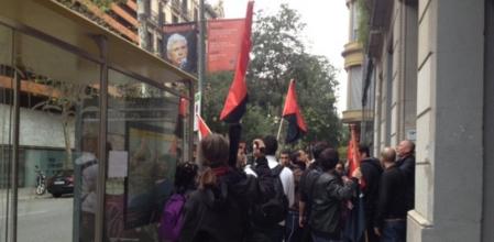 Uns piquets agredeixen un botiguer de Barcelona durant la vaga general