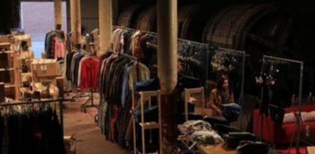 Una de las tiendas de la séptima edición de Rec Stores, antes de su apertura en Igualada.