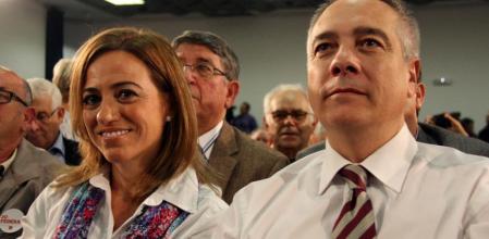 Carme Chacón y Pere Navarro, en el mitin del PSC en L'Hospitalet