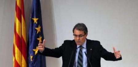 El presidente de la Generalitat y candidato a la reelección por CiU, Artur Mas, durante su intervención en el acto electoral que ha realizado hoy en el Ateneu Barcelonés.