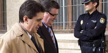 Jaume Matas, a la entrada del juzgado donde debe declarar por el caso Over Marketing