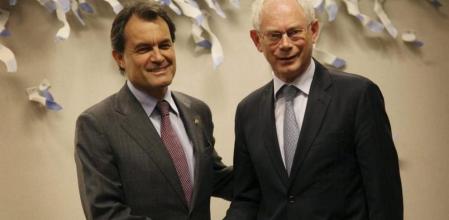 Imagen de archivo: Artur Mas y Herman van Rompuy se saludan.