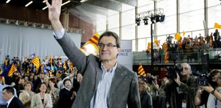 El presidente de la Generalitat y candidato de CiU, Artur Mas, en el acto central de su partido en el pabellón municipal de la Mar Bella en Barcelona