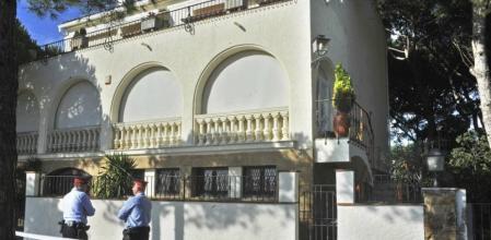 Los Mossos de Esquadra inspección la casa de Jordi Comas, presidente de la patronal FOEG, tras el asalto en el que falleció