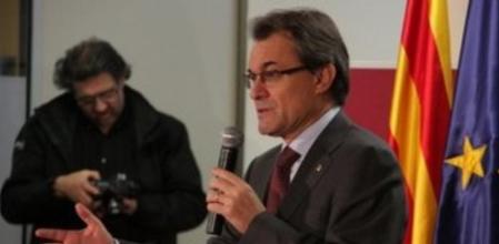 Artur Mas ha visitado este lunes un casal de gente mayor.