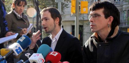 El hermano de Ester Quintana, la mujer que perdió un ojo en la manifestación de la huelga general, en el lugar donde se produjeron los hechos