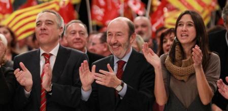 Mitin central del PSC en las últimas elecciones catalanas, con la presencia de su candidato Pere Navarro, el secretario general del PSOE, Alfredo Pérez Rubalcaba, y la alcaldesa de Santa Coloma de Gramenet, Núria Parlón