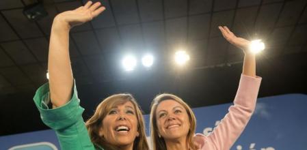 La líder del PPC, Alicia Sánchez-Camacho, y la secretaria general del PP, María Dolores de Cospedal, en el acto de clausura de la campaña electoral de los populares catalanes