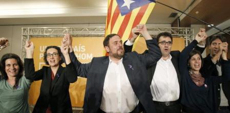 El candidato de ERC, Oriol Junqueras, celebra los resultados en las elecciones catalanas de 2012