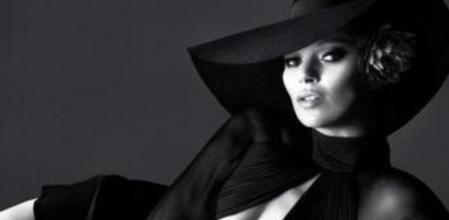 Kate Moss posando para la revista 'Interview' en su edición de Rusia