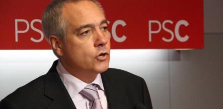 El primer secretario del PSC, Pere Navarro, durante la rueda de prensa en la sede de los socialistas en Barcelona