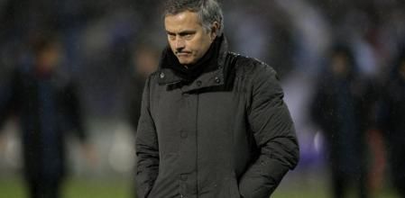 Jose Mourinho se marcha enfadado del campo de Balaídos tras el partido entre el Celta y el Real Madrid