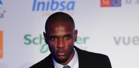 Éric Abidal ha recibido el premio a su trayectoria deportiva y personal por parte de la Cámara de Comercio Francesa en Barcelona