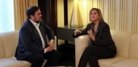 La presidenta del Parlament, Núria de Gispert, recibe al líder de ERC, Oriol Junqueras, en la ronda de contactos con los cabezas de lista de los partidos que obtuvieron representación parlamentaria en las elecciones autonómicas del pasado 25-N de cara al pleno de investidura del presidente de la Generalitat.