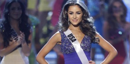 Olivia Culpo en el momento en que es nombrada una de las 16 finalistas