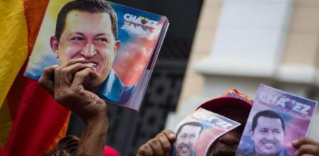 Seguidores del presidente Hugo Chávez, ante la Asamblea Nacional.