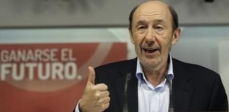 El secretario general del PSOE, Alfredo Pérez Rubalcaba, durante la rueda de prensa que ha ofrecido al término de la reunión del Comité Federal de su partido celebrado hoy en Madrid.