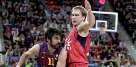 Navarro y Brad Oleson en el partido del Top 16 de la Euroliga disputado en Vitoria