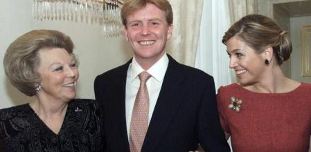 Guillermo de Holanda, entre la reina Beatriz y su esposa, Máxima Zorreguieta.