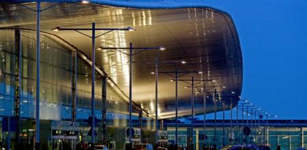 Imagen exterior de la T-1 del aeropuerto de El Prat