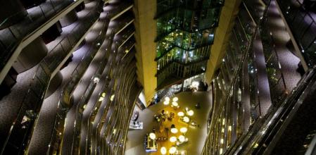 Empiezan los preparativos. El hotel Juan Carlos I acogerá a los asistentes de Microsoft, Huawei, Ericsson, Nec y Alcatel