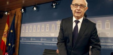 El ministro de Hacienda, Cristóbal Montoro, a su llegada a la rueda de prensa que ha ofrecido en la sede del Ministerio para informar sobre el cierre de los ingresos totales no financieros de 2012