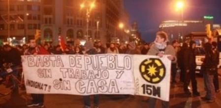 Inicio de la marcha de un grupo de ciudadanos indignados con la corrupción política.